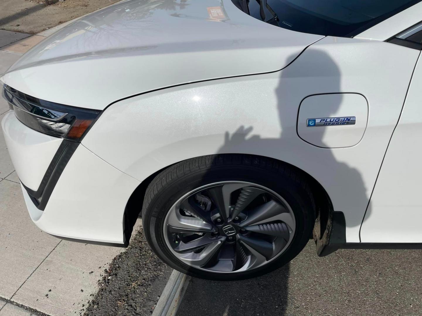 2021 WHITE /White Gold Honda Clarity Plug-In Hybrid (JHMZC5F13MC) with an 1.5L L4 DOHC 16V HYBRID engine, CVT transmission, located at 744 E Miner Ave, Stockton, CA, 95202, (209) 944-5770, 37.956863, -121.282082 - PLUS TAXES AND FEES - Photo#4